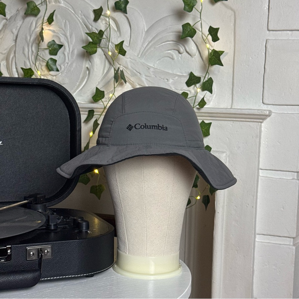 Columbia Titanium bucket hat vintage
